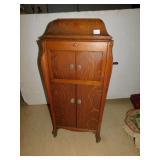 VICTROLA OAK BEAUTIFUL CABINET