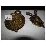 FROG LETTER HOLDER AND ORNATE MALE FIGURE DISH W/