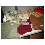 PLACE SETTINGS, NAPKINS