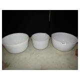 ONE MEDIUM PYREX BOWL AND TWO GLASS BAKE BOWLS BY