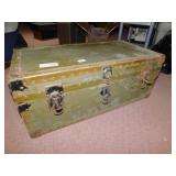 GREEN TRUNK W/ LIFTOUT TRAY