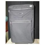 FREQUENT TRAVLER LARGE SUITCASE ON WHEELS