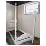 LEXINGTON 4 POSTER BED WHITE LIKE NEW.