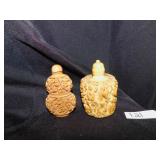 TWO CARVED SNUFF BOTTLES.