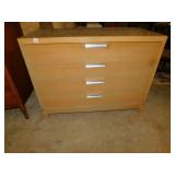 OAK MASTERS CHEST OF DRAWERS LIKE NEW