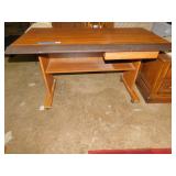 DESK W/ CENTER PULL OUT