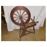 ANTIQUE SPINNING WHEEL .