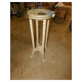 SPINDLE LEG TABLE W/ GLASS TOP .
