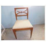 MAHOGANY SIDE CHAIR .