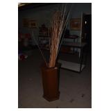 WOOD STAND W/ PLUMES .