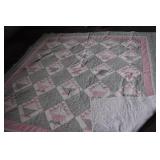 BASKET DESIGN HAND STITCHED QUILT .