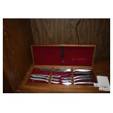 KNIFE SET LOOKS UNUSED