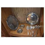 SILVERPLATE SERVING PIECES .
