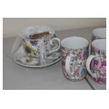 ROYAL CROWN MUGS AND TEA GIFT SET