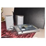 CD PLAYER W/ SPEAKERS.