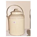 CREAM HOLDER W/ HANDLE.