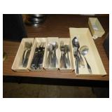 FLATWARE SET