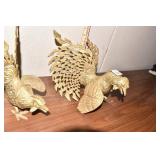 2 ROOSTERS NEEDS SCREW