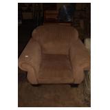 BROWN DEEP CHAIR 47W 38D 39H ACCENT PILLOW