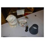 CAT AND FOOTED PEDESTAL VASE PEPPER SHAKER