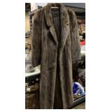 BEAUTIFUL FUR COAT APX. SZ. 10.