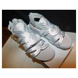 NEW BARETRAPS SILVER COLORED SANDALS SIZE WOMEN