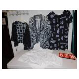 BLACK AND WHITE T SHIRT DRESS APPROX. SZ 1X,