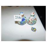 PORCELAIN ORIENTAL PAINTED SNUFF BOTTLES AND
