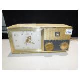 BULOVA VINTAGE RADIO/CLOCK, CLOCK IN WORKING
