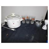 CROFTON 1.5 QT SLOW COOKER, TIGER GLASSES,