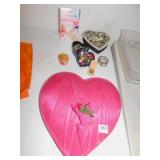 HEART SHAPE BOXES, SPONGEABLE BODY WASH IN A SEA