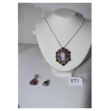 24" GOLD TONE CHAIN W/ MODERN CAMEO, PEARL SHAPE