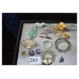ASSORTED PINS INCL. STERLING LEAF PIN