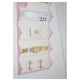 MAIN LINE TIME WATCH 2 PAIRS EARRINGS FOLD UP