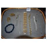 HEART DESIGN GOLD TONE MESH BRACELET, 2 SHOE