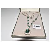 EMERALD GREEN STONE AND RHINESTONE NECKLACE IN