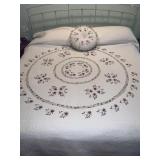 KING BEDSPREAD FLOWER DESIGN ACCENT ROUND PILLOW