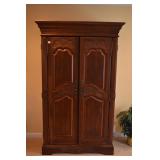 ARMOIRE 2 LARGE DOOR FOLD BACK WITH ROD FOR
