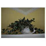 SNAIL W/ ARTIFICIAL IVY