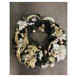 BEAUTIFUL CHRISTMAS WREATH