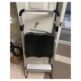 STEP LADDER 225 LBS.