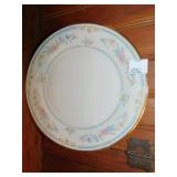 LENOX RALEIGH PLATES LOOK LIKE NEW - 7 PLATES