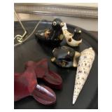 HAND PAINTED FROG AND 2 BIRDS PIPE REST, SHELL