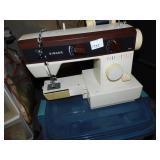 SINGER SEWING MACHINE MODEL 5528