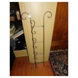 40" LONG METAL/WIRE DECORATIVE PLATE HOLDER, WALL