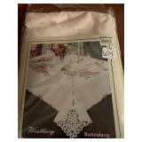 WESTBURY BATTENBERG TABLECLOTH, 68 INCH X1 140