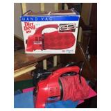 DIRT DEVIL HAND VAC LOOKS NEW