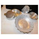 KENSINGTON RUFFLED EDGE COVERED SERVER, BUENUL