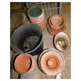 LARGE GROUP OF TERRACOTTA POTS, SOME WITH HOLES,