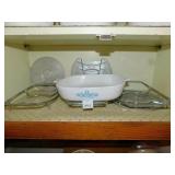 3 METAL TRIVETS AND 1 CORNING CASSEROLE